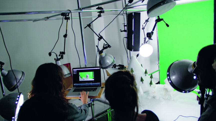 Sinh viên học chương trình Cử nhân Nghệ thuật Thiết kế Phim & Chuyển động của Đại học Khoa học Ứng dụng Châu Âu (UE)