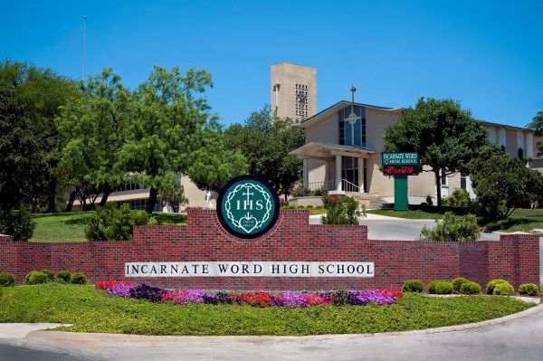 incarnate-word-highschool-campus