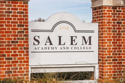 SALEM ACADEMY - TRƯỜNG THPT NỘI TR&Uacute; TỐT NHẤT TIỂU BANG NORTH CAROLINA